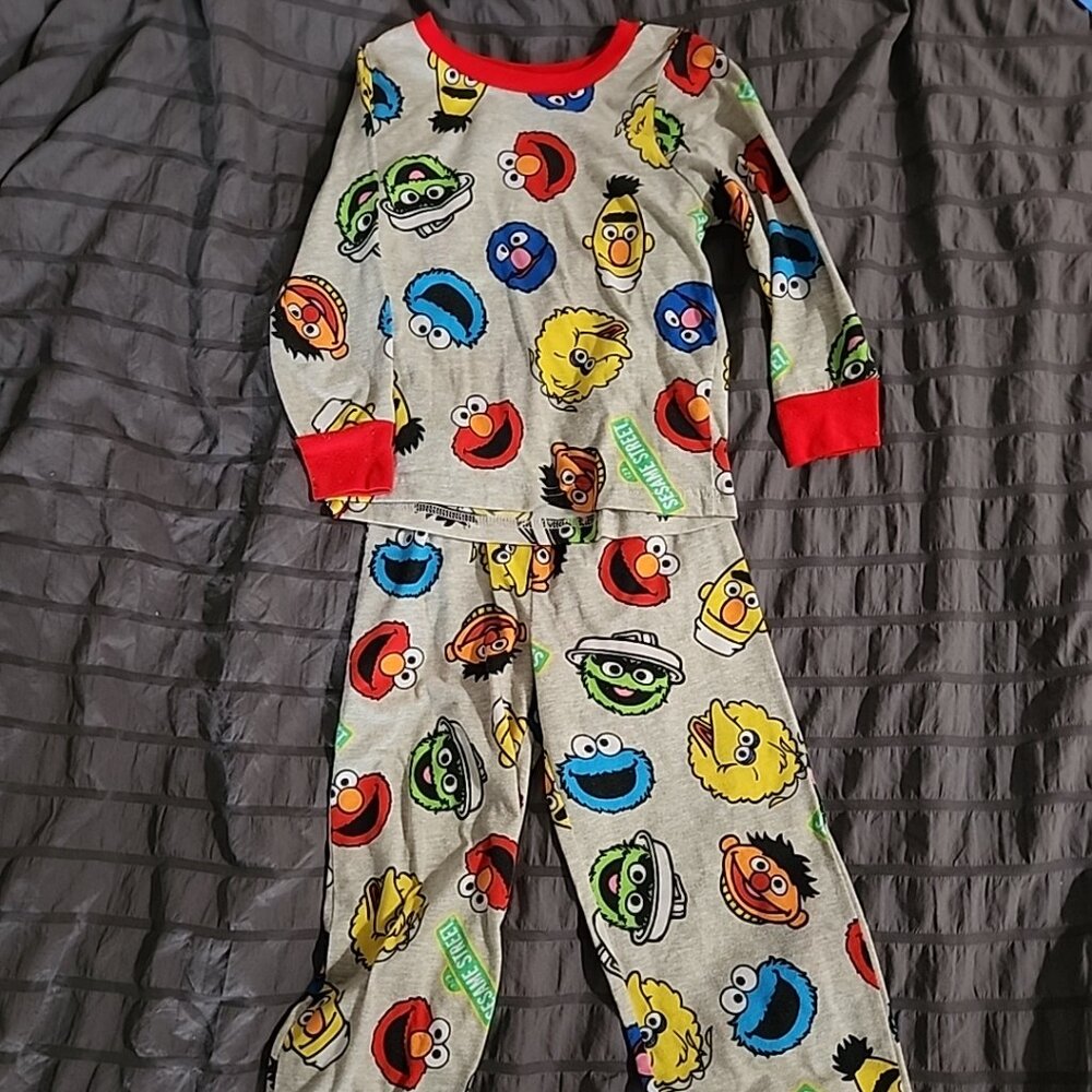 Kids sesame street pajama set size 5